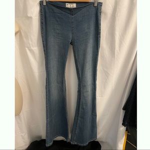 Free People Gummy Flared Leg Pull On Jeans SZ 26